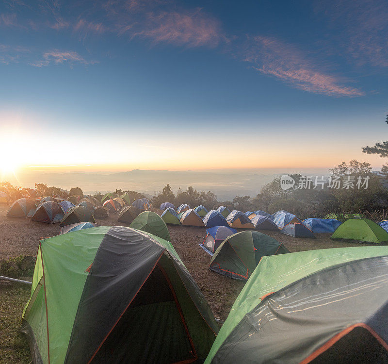 在Doi angkhang清迈自然景观风景秀丽的日出在泰国北部